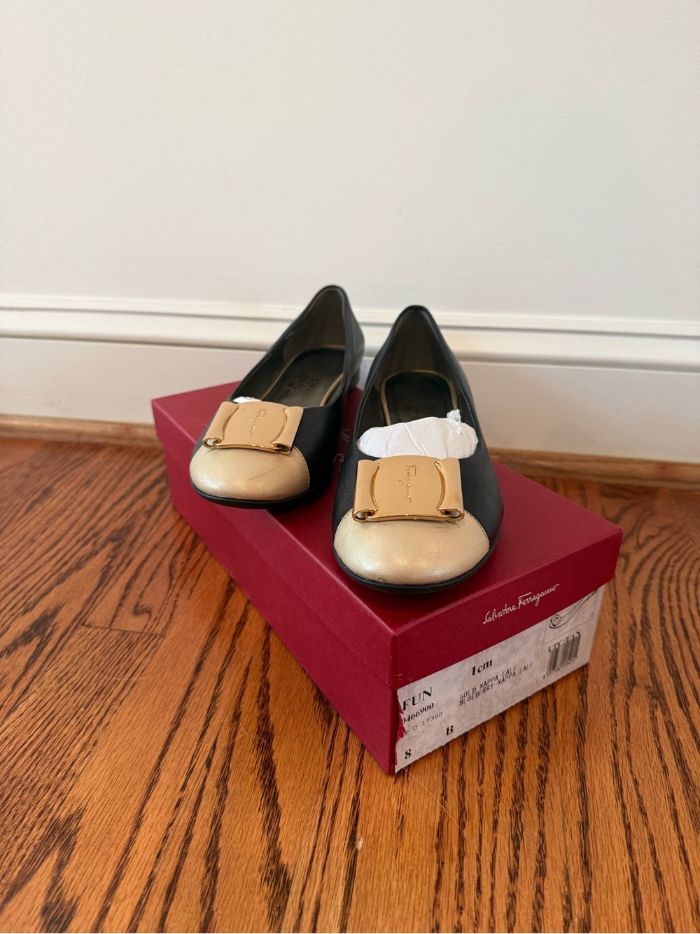 Salvatore Ferragamo Fun Black And Beige Metal Bow Flats 8B